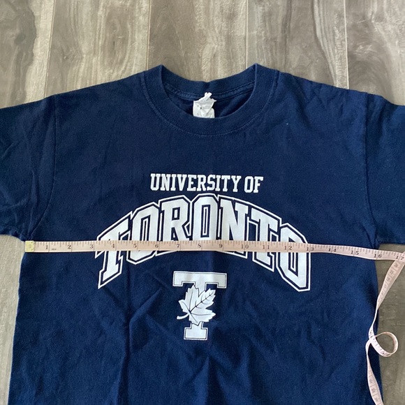 Women’s UofT varsity t shirt - Picture 5 of 7
